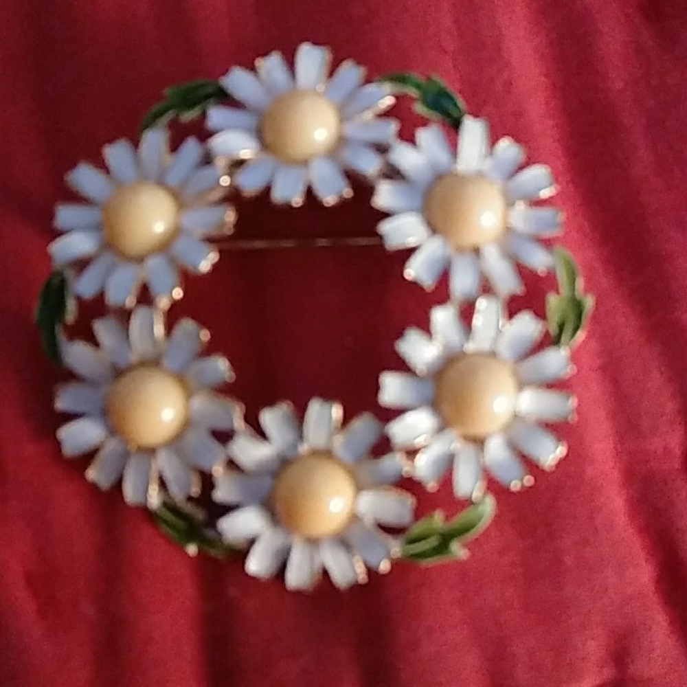 Weiss brooch